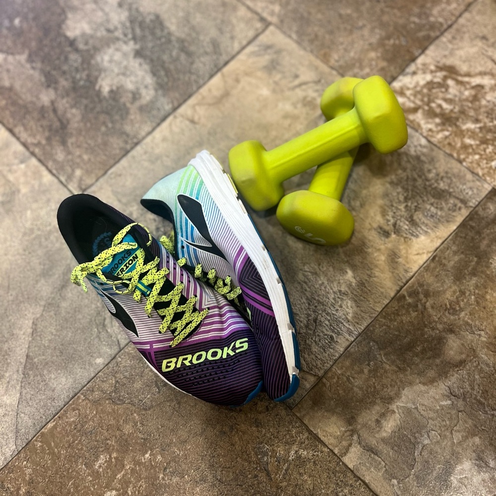 Brooks Purple and Black Athletic Shoes Sleek Design